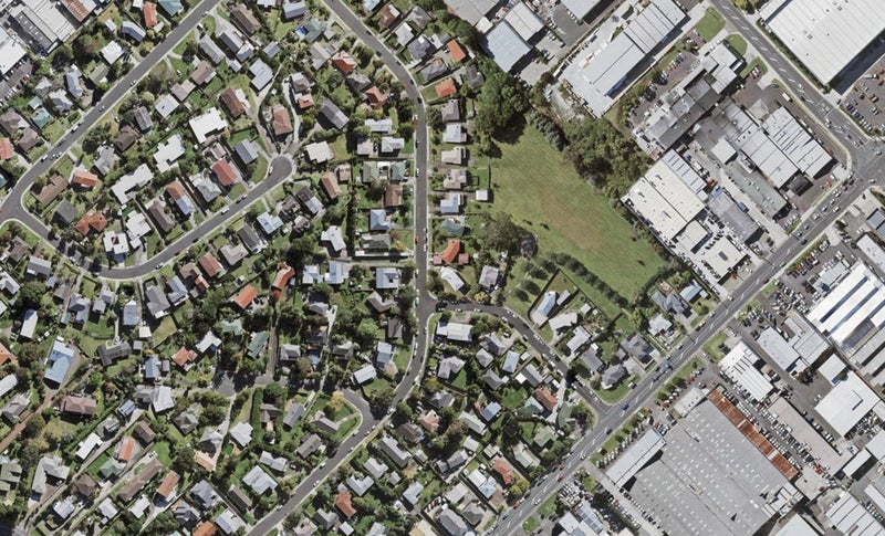 4/15 Locket Road, Glenfield, Auckland - Carousel 1