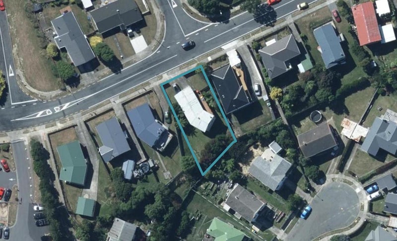 83 Conclusion Street, Ascot Park, Porirua - Carousel 1