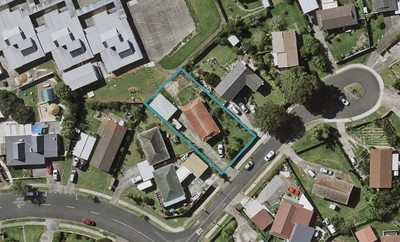4 Chamade Place, Clover Park, Auckland - Carousel 1