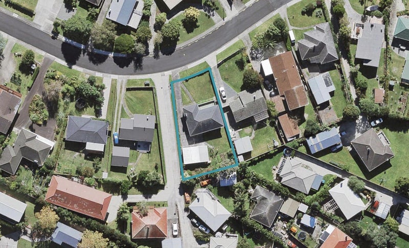 51 Divich Avenue, Te Atatu South, Auckland - Carousel 1