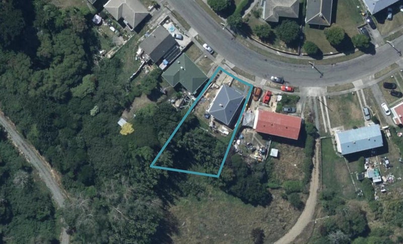 24 Cornwall Crescent, Cannons Creek, Porirua - Carousel 1