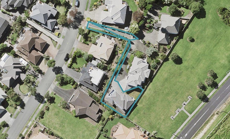 112 Simmental Crescent, Somerville, Manukau - Carousel 1