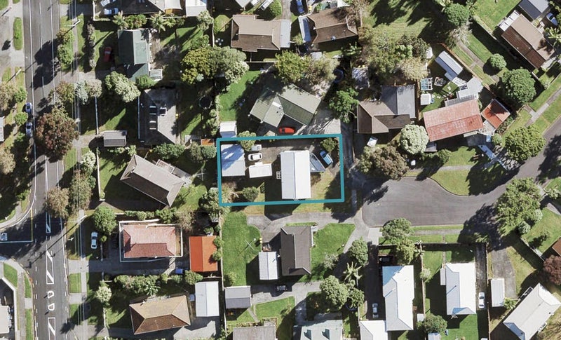 23 Compass Place, Te Atatu Peninsula, Auckland - Carousel 1