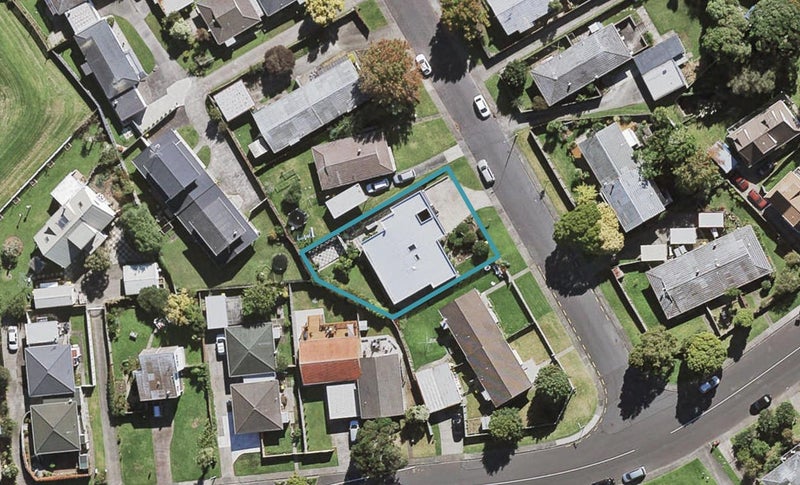 4 Mannering Place, Hillcrest, Auckland - Carousel 1