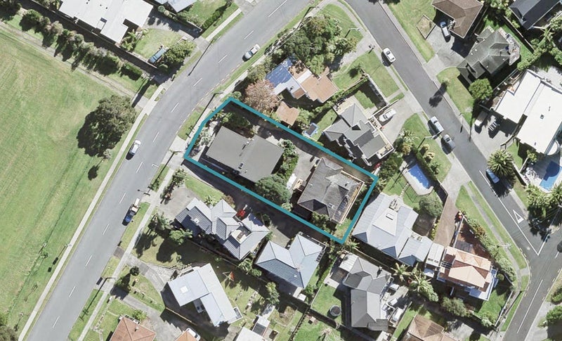 2/39 Deep Creek Road, Waiake, Auckland - Carousel 1