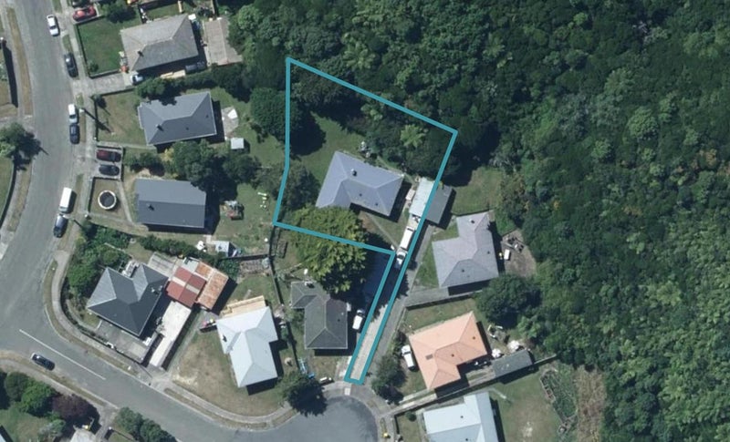 7 Carnavon Place, Cannons Creek, Porirua - Carousel 1