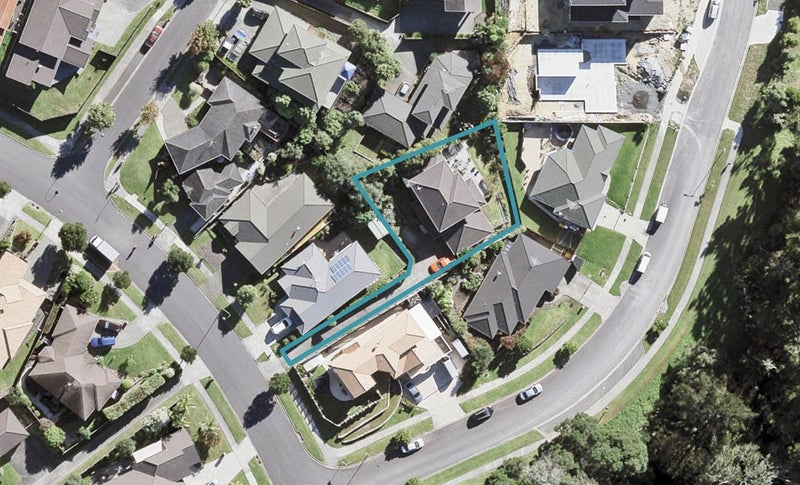 11 Rising Parade, Fairview Heights, Auckland - Carousel 1