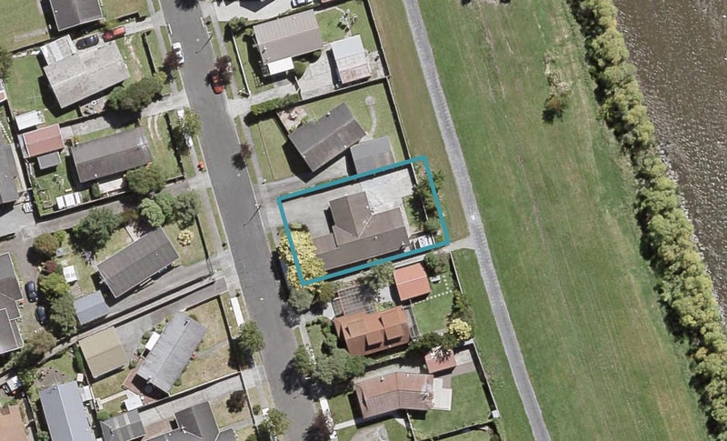 14 Memphis Grove, Totara Park, Upper Hutt - Carousel 1