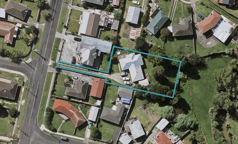 2/61 Hills Road, Otara, Auckland - Carousel 1