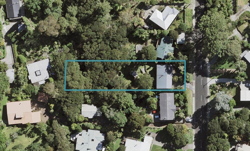 40 Woodfern Crescent, Titirangi, Auckland - Carousel 1