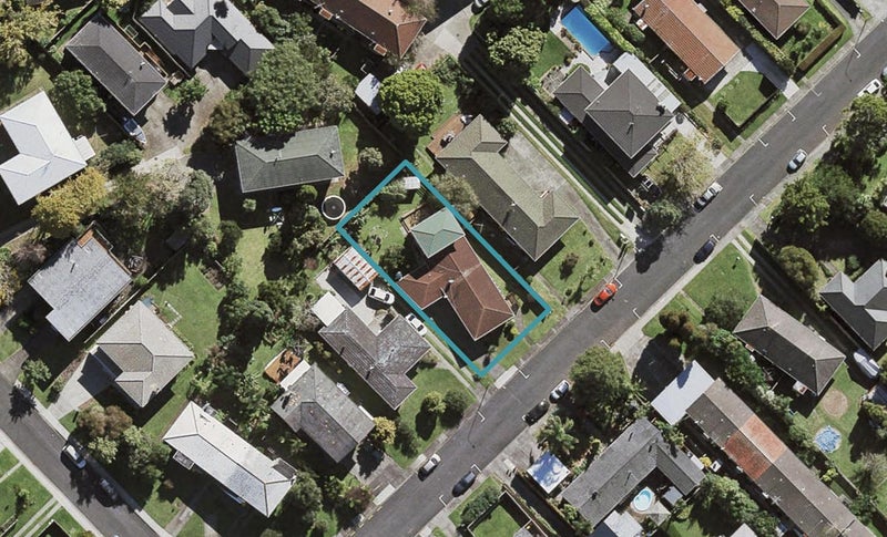 27 Evelyn Place, Hillcrest, Auckland - Carousel 1