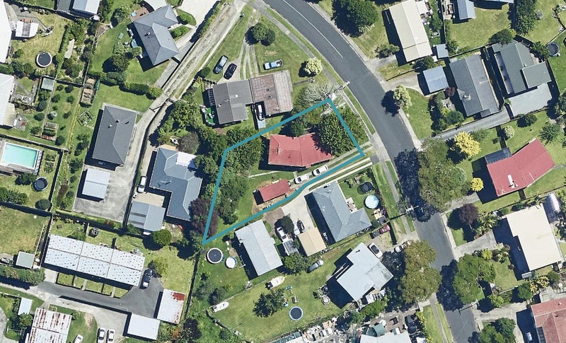 12 Carlton Street, Bellevue, Tauranga - Carousel 1