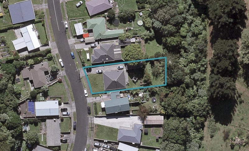 31 Pembroke Street, Westown, New Plymouth - Carousel 1