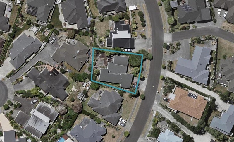 16 Quadrant Heights, Paraparaumu - Carousel 1