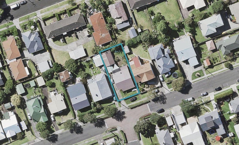 6 Egremont Street, Belmont, Auckland - Carousel 1