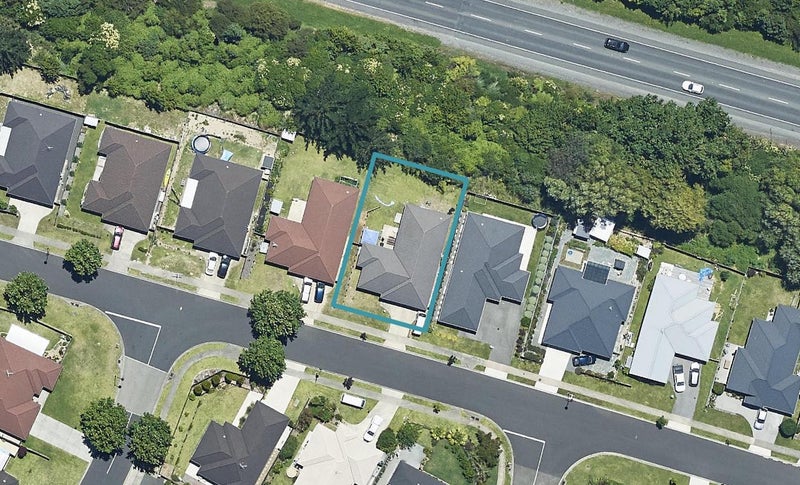 82 Fairfax Crescent, Pyes Pa, Tauranga - Carousel 1