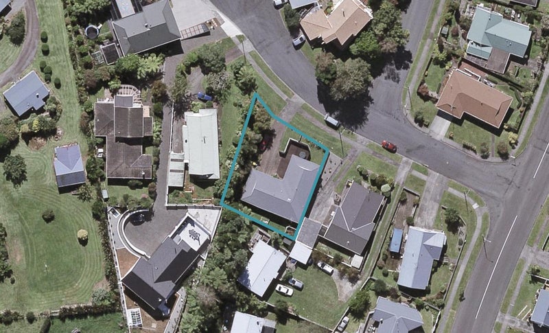 5 Caledonia Place, Highlands Park, New Plymouth - Carousel 1