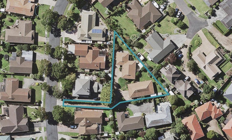 1/14 Parramatta Place, Botany Downs, Auckland - Carousel 1