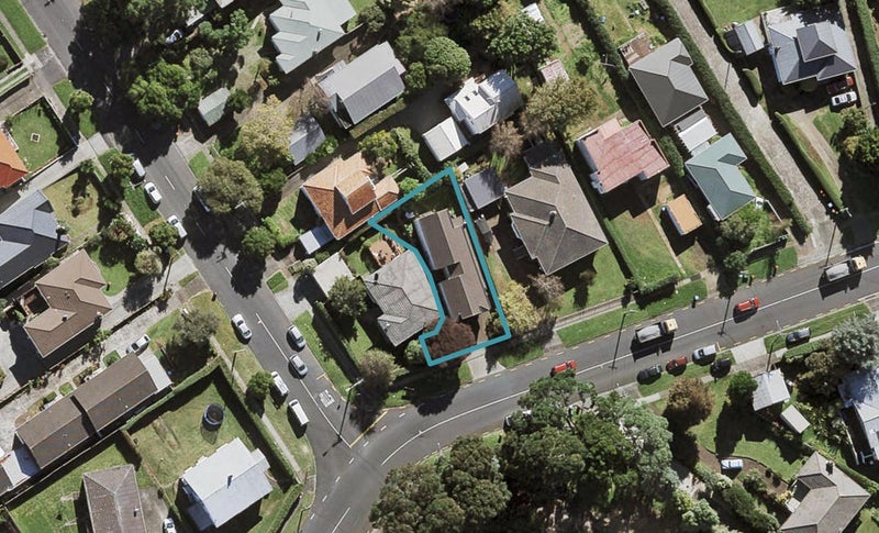 2A Warren Avenue, Three Kings, Auckland - Carousel 1