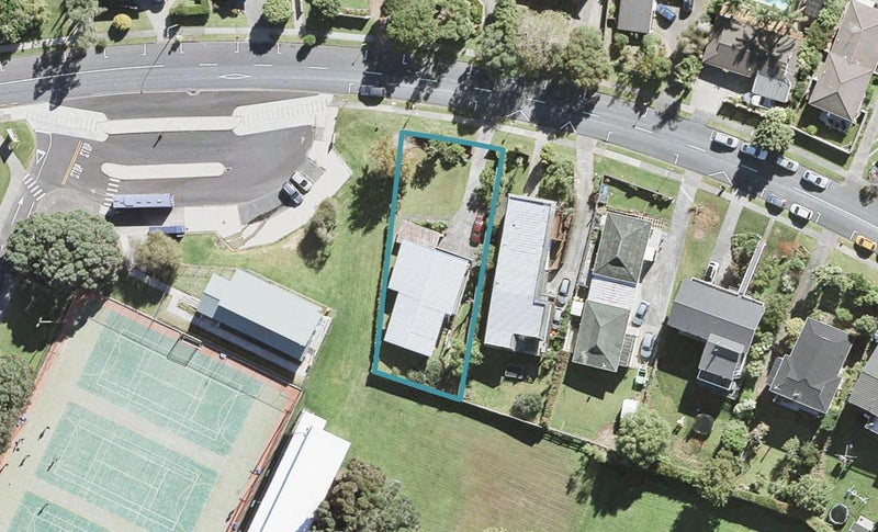 16 Sartors Avenue, Northcross, Auckland - Carousel 1