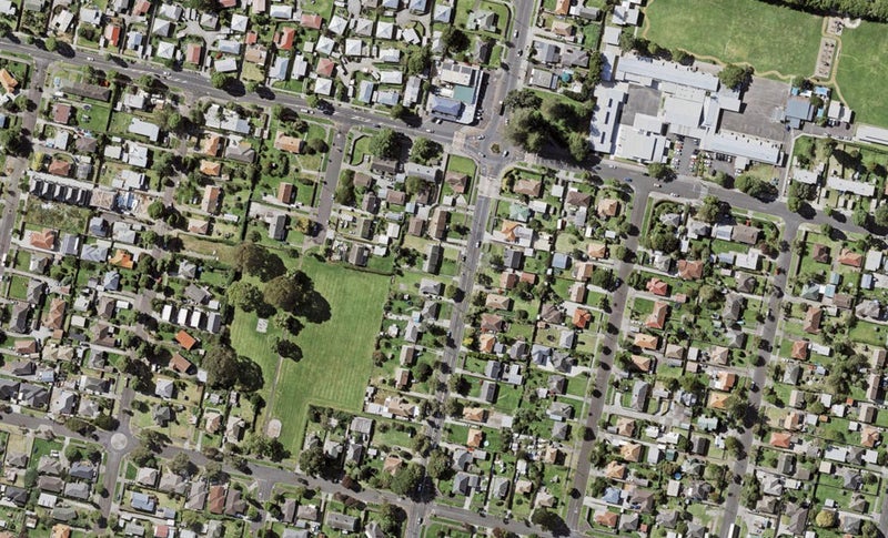 9 Erima Avenue, Point England, Auckland - Carousel 1