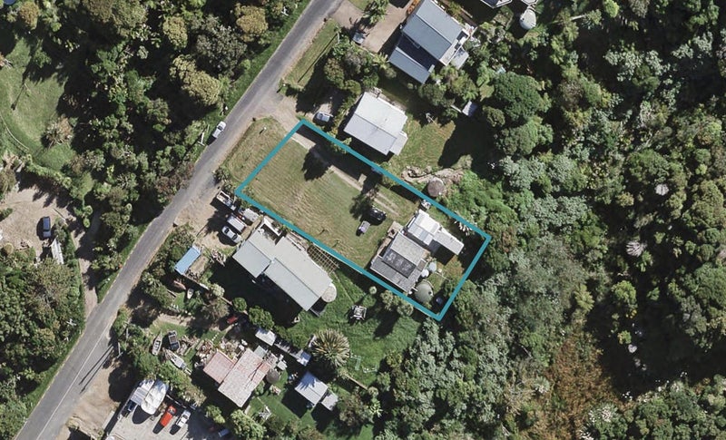 18 Beatty Parade, Surfdale, Waiheke Island - Carousel 1
