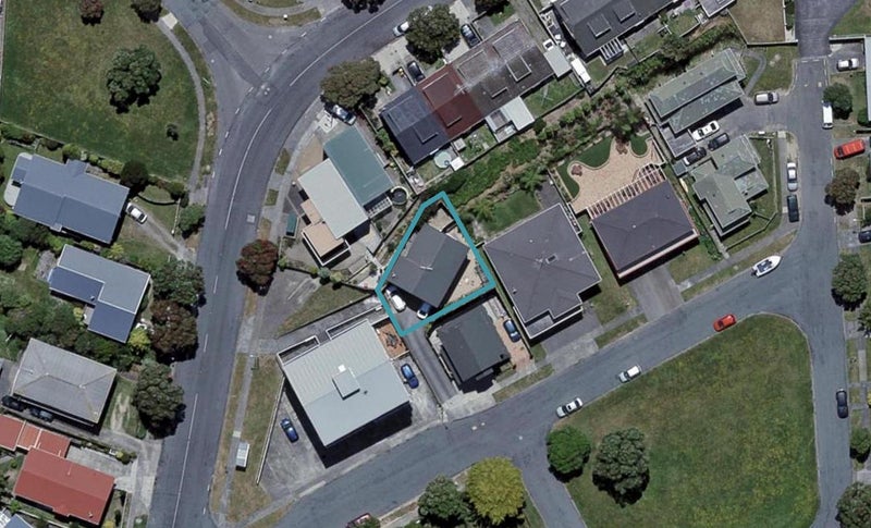 5 Waiwera Crescent, Maupuia, Wellington - Carousel 1