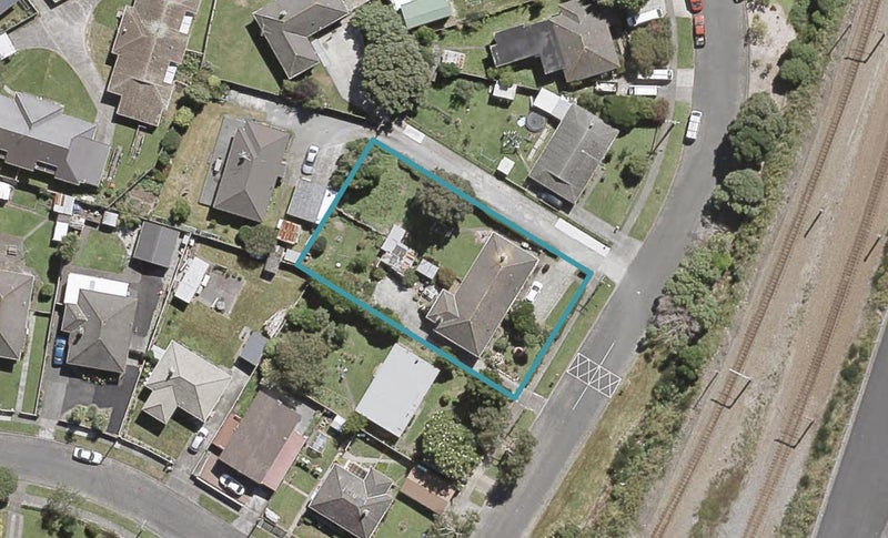 2/39 Farmer Crescent, Taita, Lower Hutt - Carousel 1