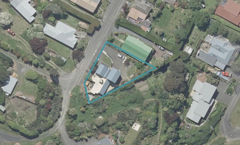 19 Finch Street, Saint Leonards, Dunedin - Carousel 1