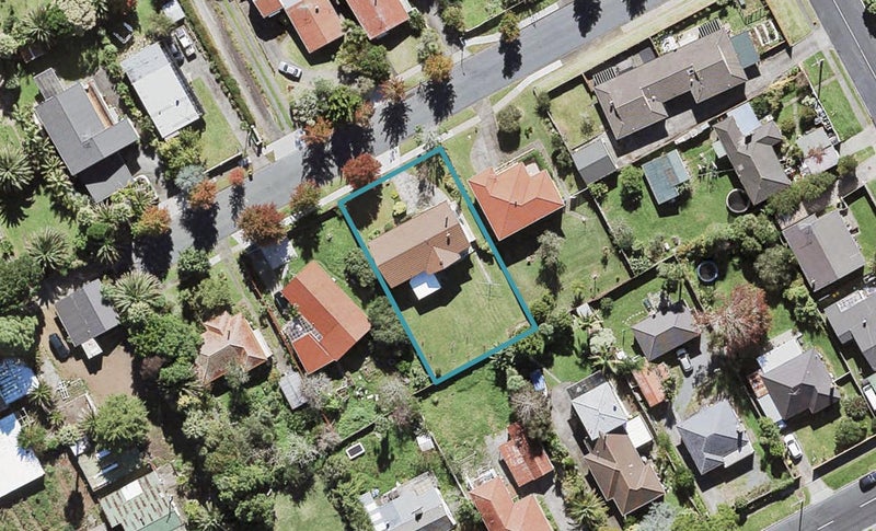 4 Armstrong Place, New Lynn, Auckland - Carousel 1