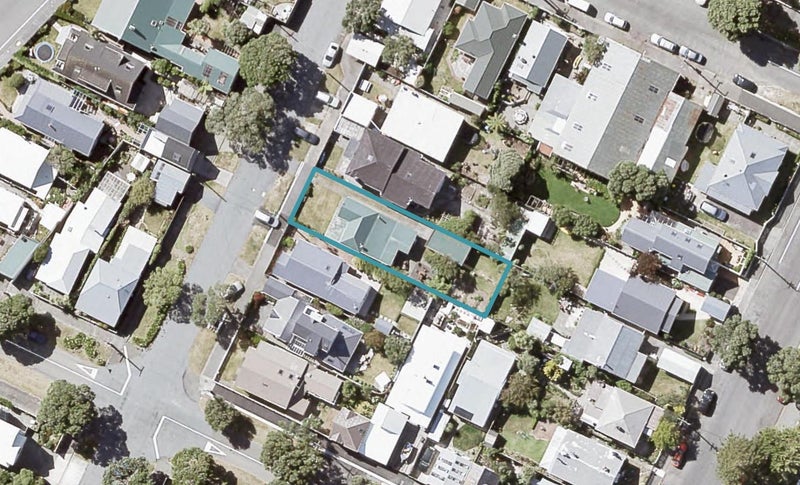 9 Tuatoru Street, Eastbourne, Lower Hutt - Carousel 1