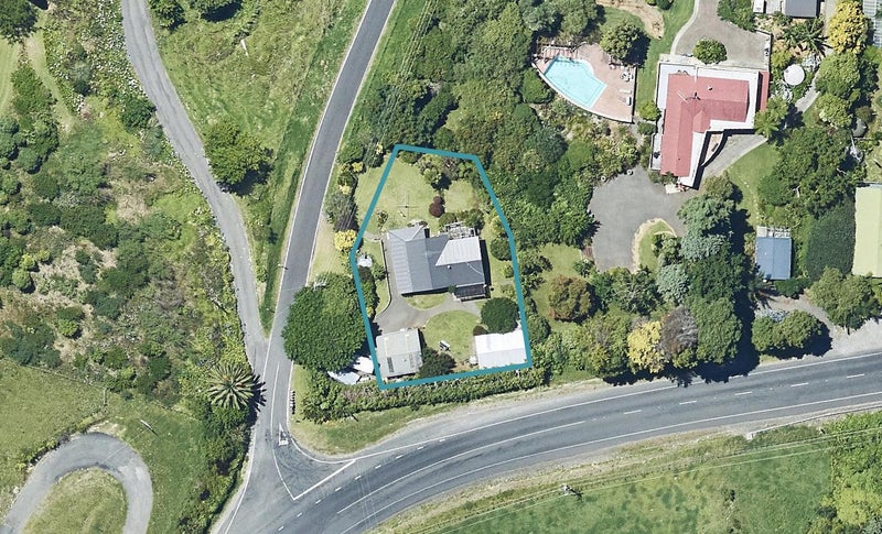 2 Ngapeke Road, Welcome Bay, Tauranga - Carousel 1