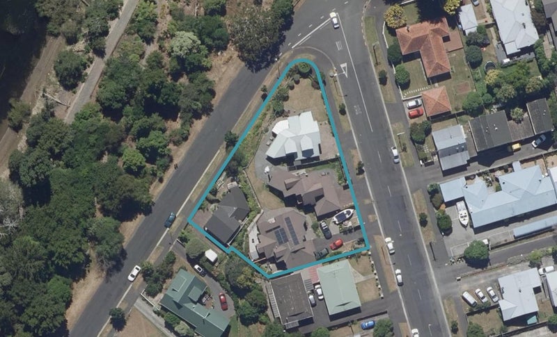 127 MacFarlane Street, Hamilton East, Hamilton - Carousel 1