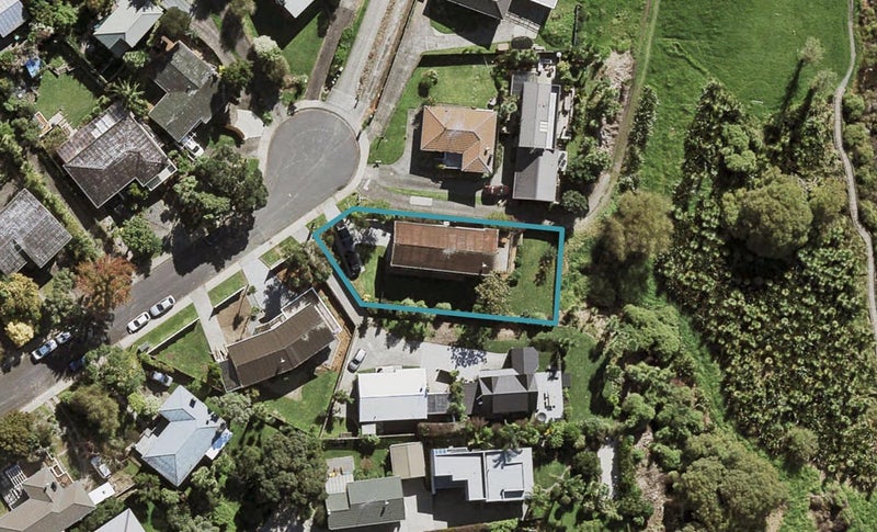 9 Arahia Street, Northcote, Auckland - Carousel 1