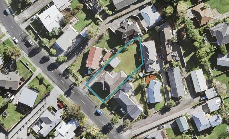 62 Commodore Drive, Lynfield, Auckland - Carousel 1