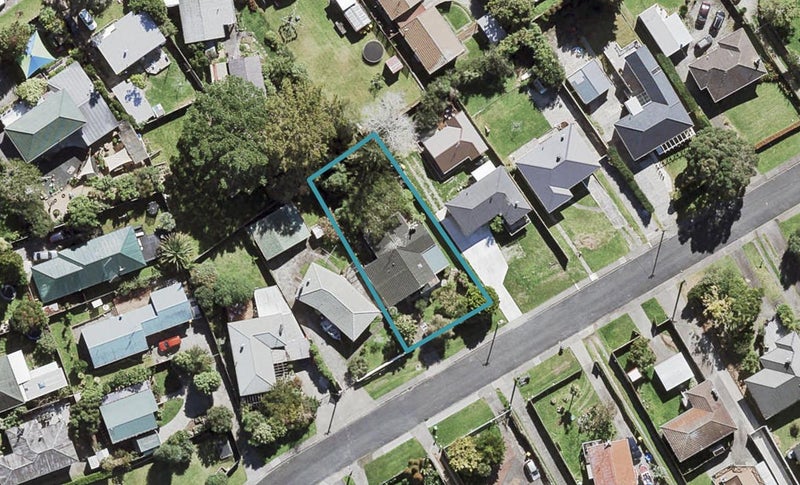 8 Fairclough Road, Beach Haven, Auckland - Carousel 1