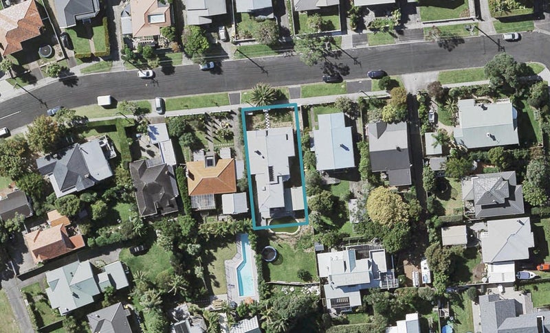 6 Hanlon Crescent, Narrow Neck, Auckland - Carousel 1
