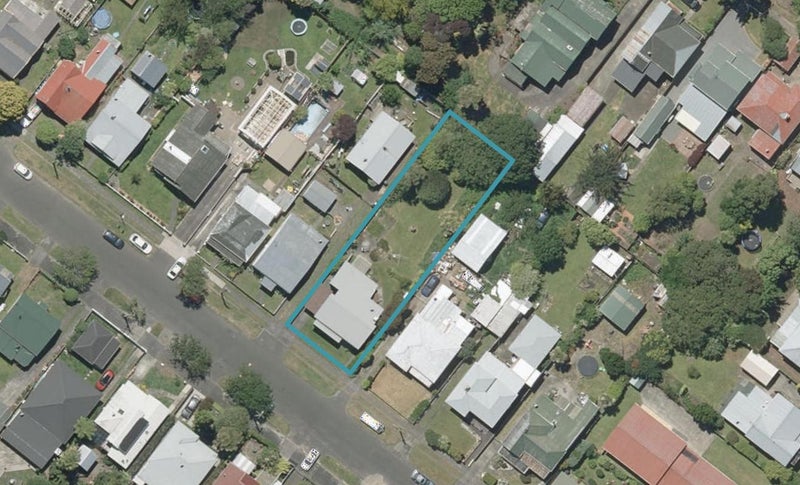 8 Alexander Street, Whanganui, Whanganui - Carousel 1