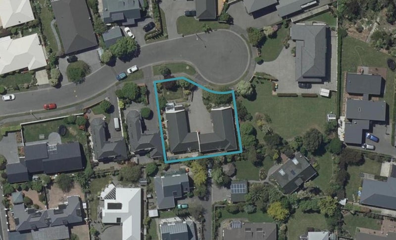 2/8 Hamish Place, Westmorland, Christchurch - Carousel 1