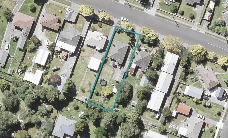13 Burden Avenue, Wainuiomata, Lower Hutt - Carousel 1