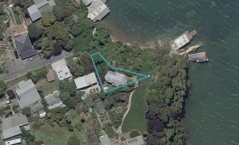 10 Gwyn Street, Broad Bay, Dunedin - Carousel 1