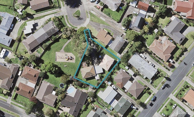 2/21 Ballater Place, Highland Park, Auckland - Carousel 1