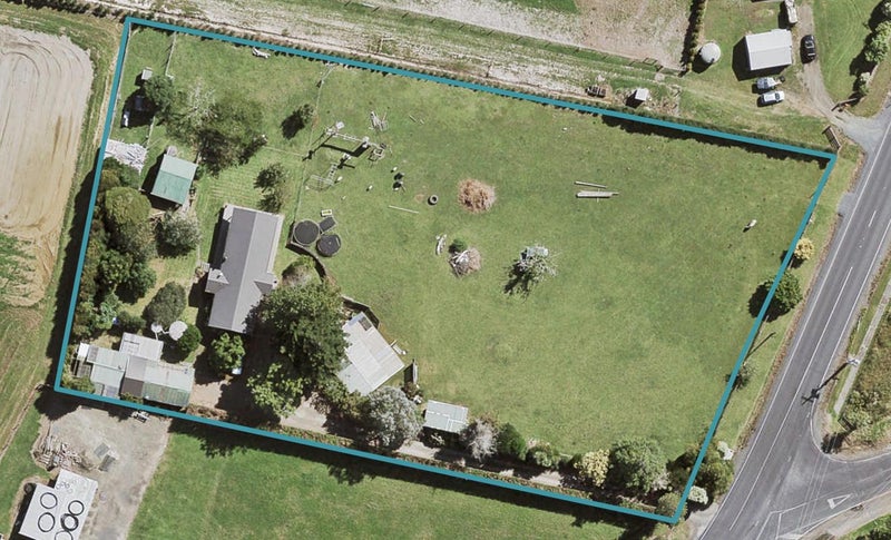 90 Taupaki Road, Henderson - Carousel 1