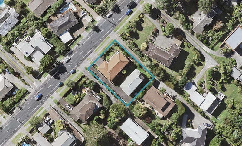 2/21 Aberdeen Road, Castor Bay, Auckland - Carousel 1