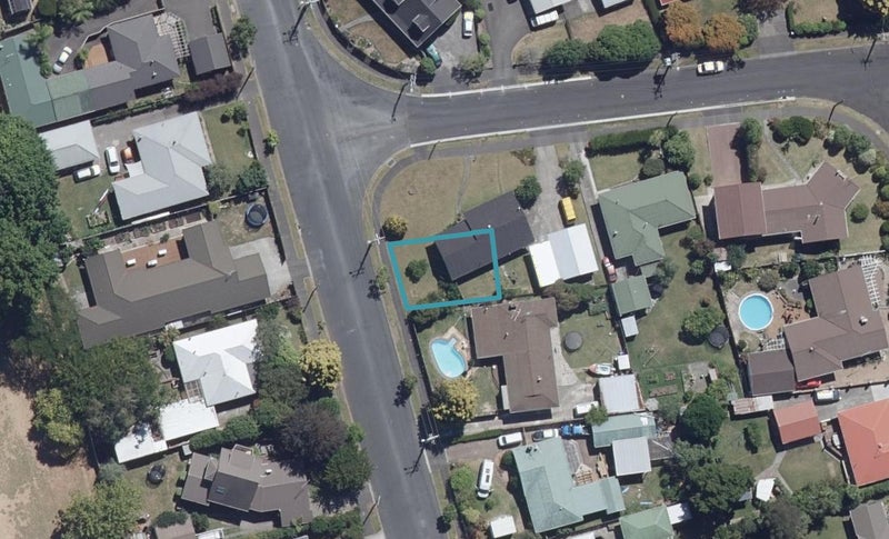 1/2 Eton Drive, Hillcrest, Hamilton - Carousel 1