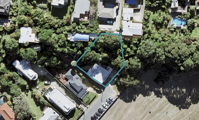 36 Manly Esplanade, Browns Bay, Auckland - Carousel 1
