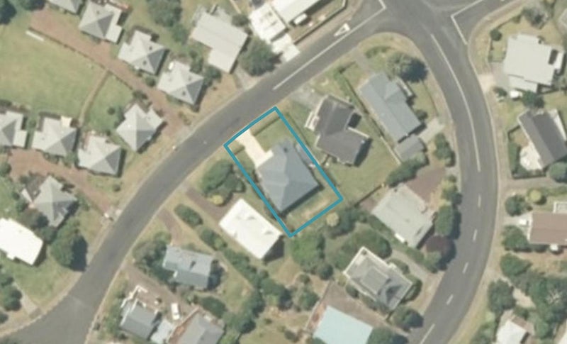 105 The Grove, Onemana - Carousel 1
