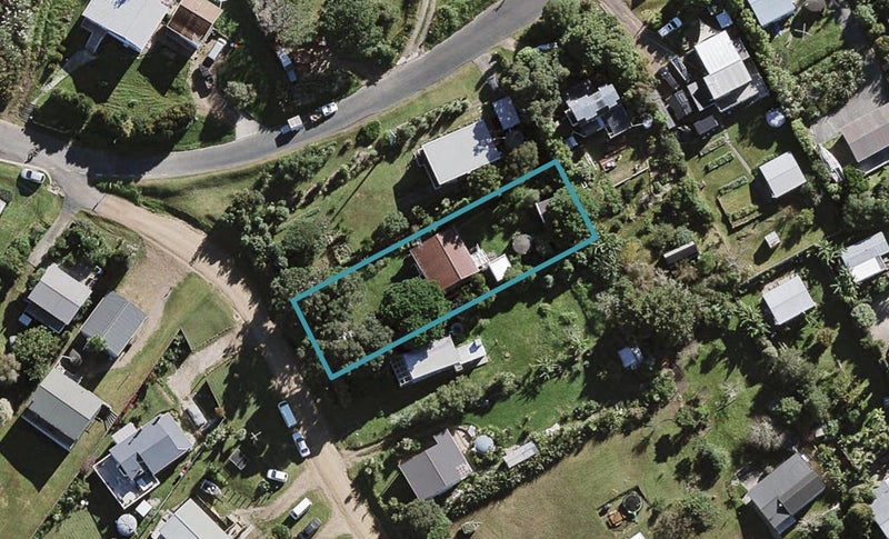 11 Nelson Avenue, Surfdale, Waiheke Island - Carousel 1