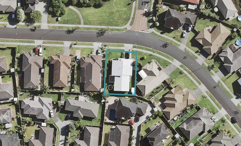 24 Aberdeen Crescent, Wattle Downs, Auckland - Carousel 1