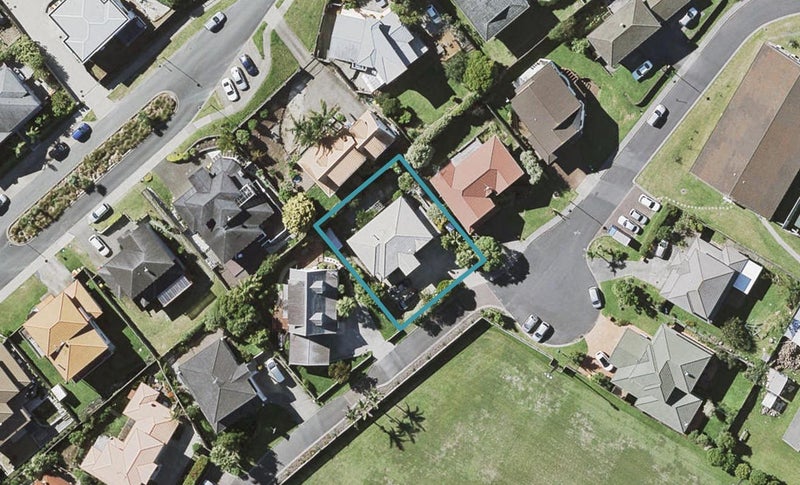 21 Noel Williams Place, Windsor Park, Auckland - Carousel 1